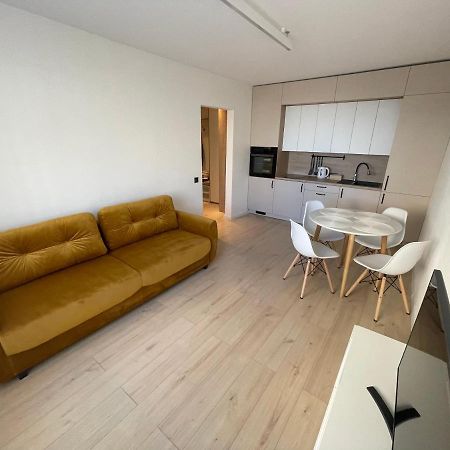 Mb Livinga Apartamentai Taikos G Mažeikiai Exterior foto